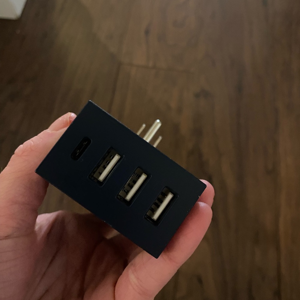 Wall plug adapter, USB, USBC and outlets